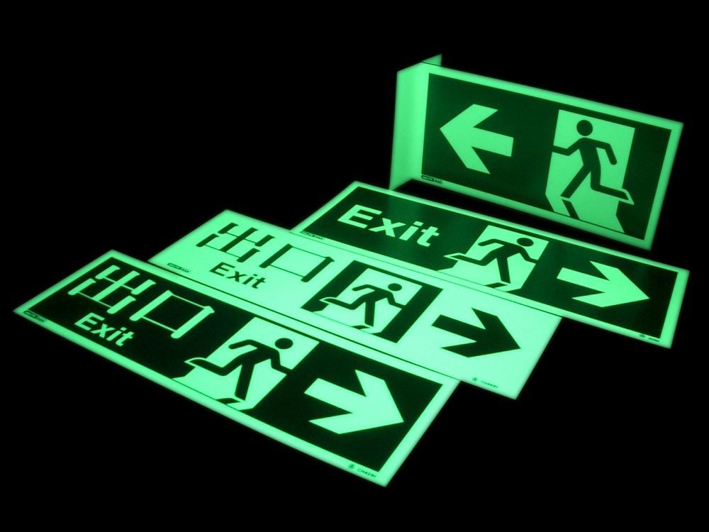 Đèn Exit dạ quang là loại đèn có thể phát sáng trong điều kiện thiếu ánh